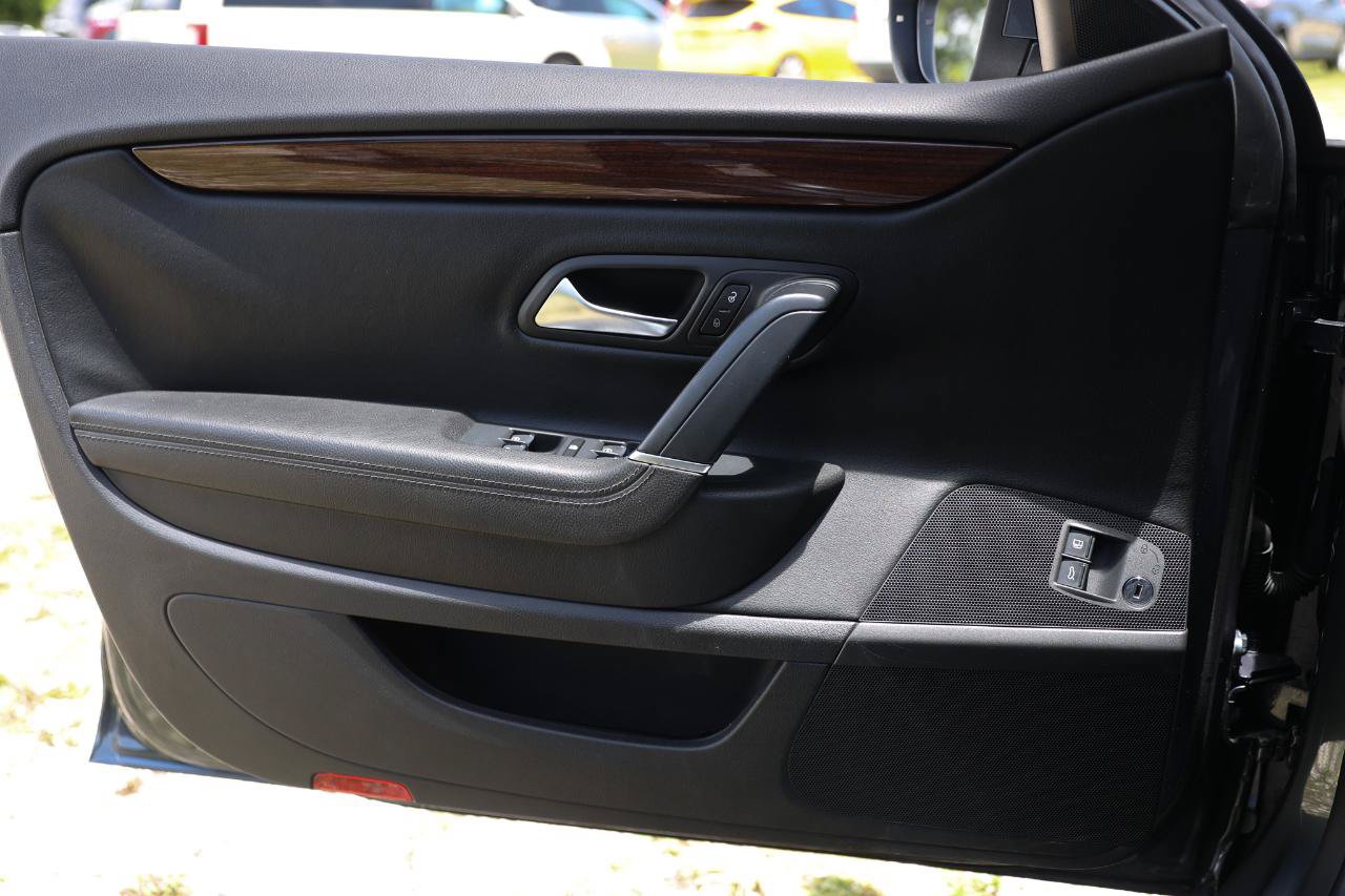 Used 2012 Volkswagen CC Lux FWD image 40