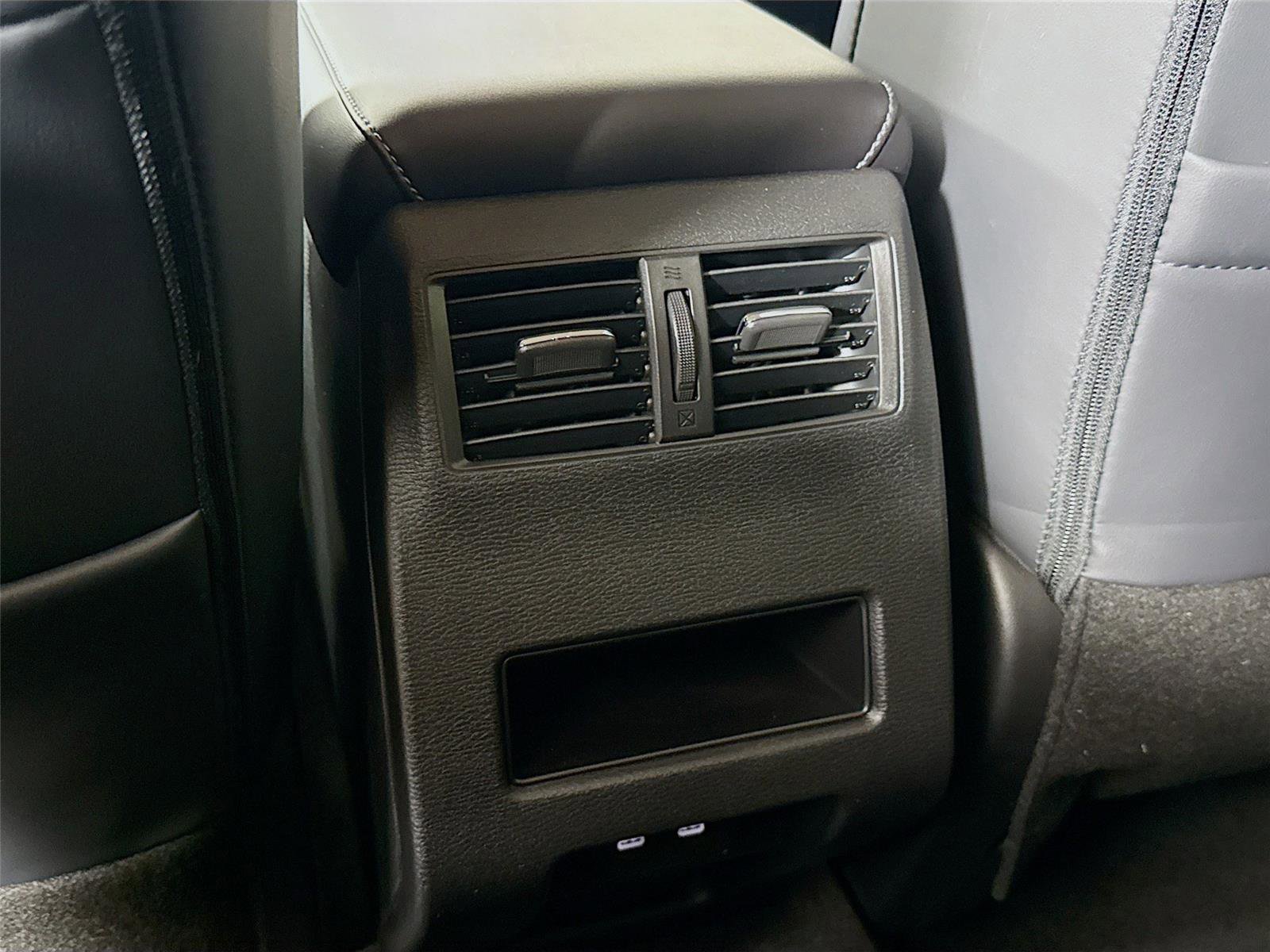 New 2026 Mitsubishi Outlander SE image 17