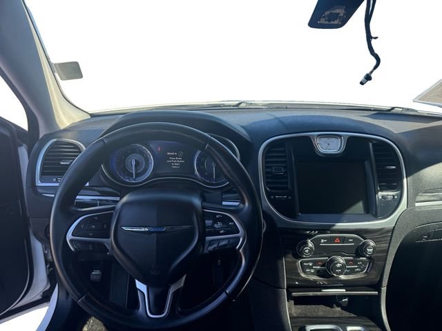 Used 2016 Chrysler 300 Limited image 7
