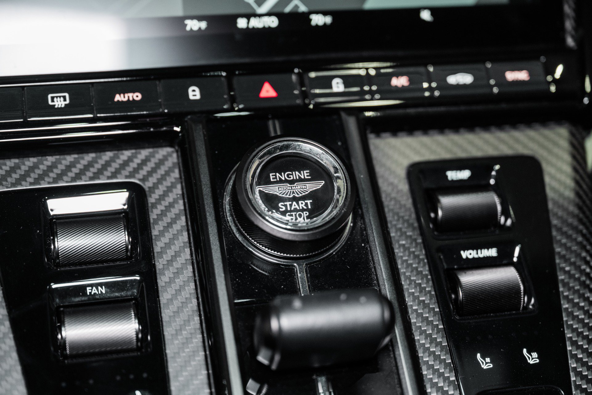 Used 2025 Aston Martin V8 Vantage Coupe RWD image 26