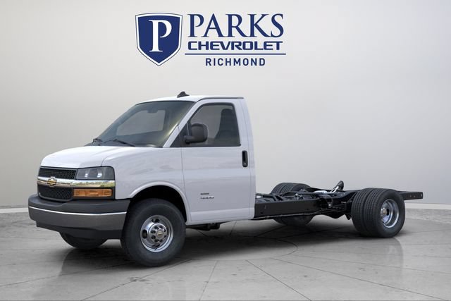 New 2025 Chevrolet Express 3500 w/ Power Convenience Package RWD image 3