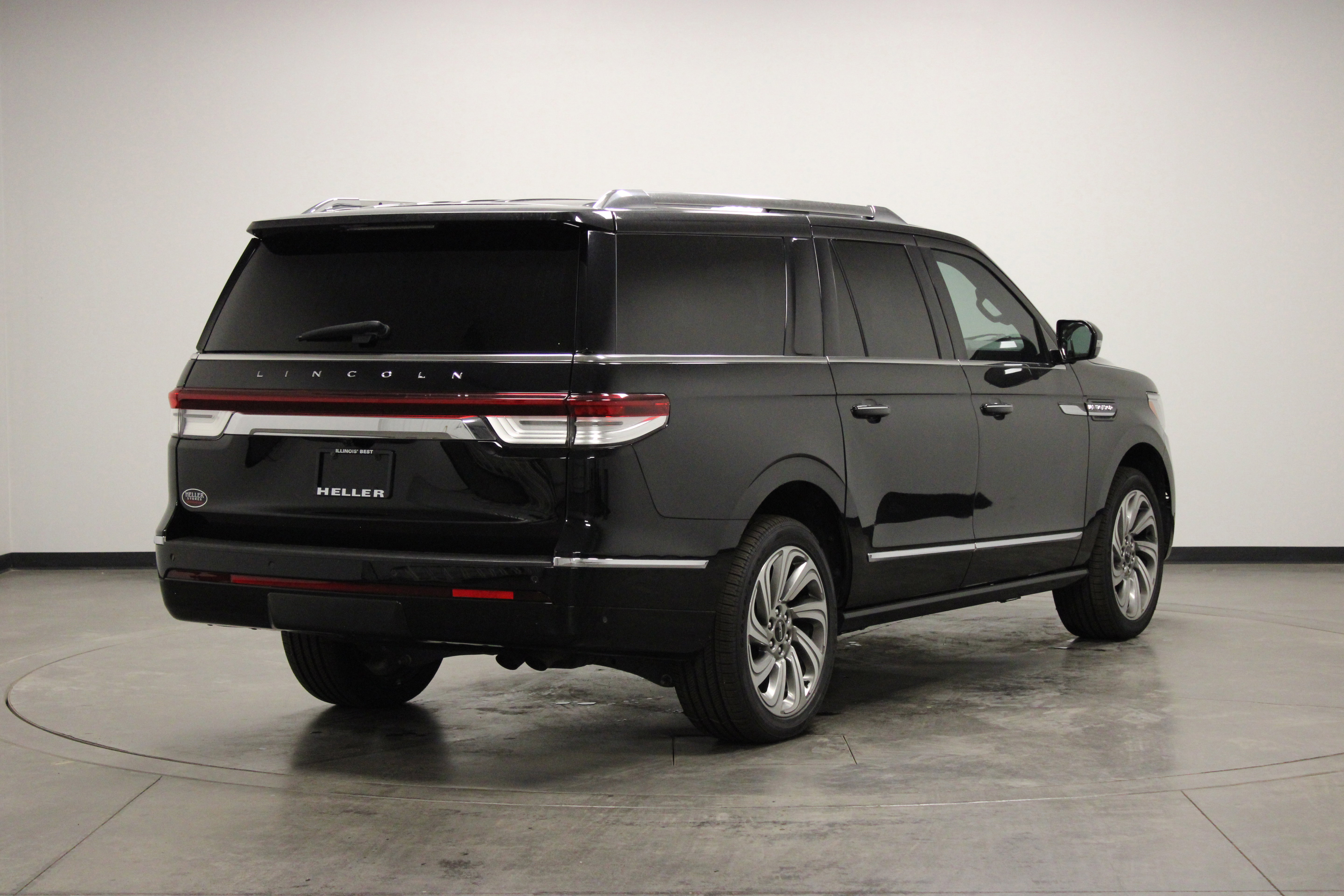 Used 2023 Lincoln Navigator L Reserve AWD/4WD image 8