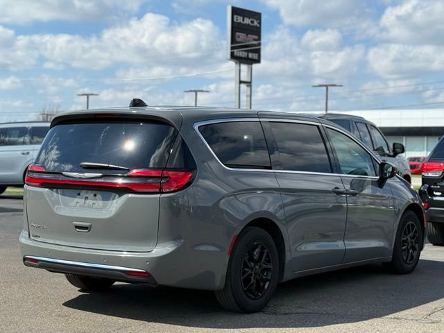 Used 2023 Chrysler Pacifica Touring-L FWD image 37