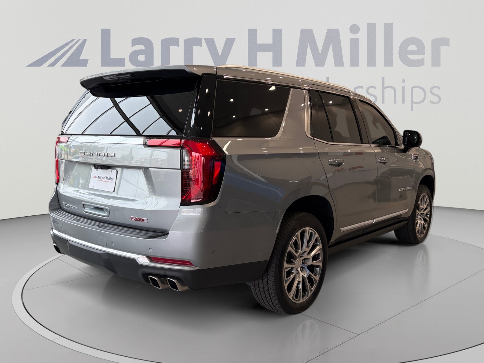 Used 2025 GMC Yukon Denali w/ Denali Reserve Package AWD/4WD image 5