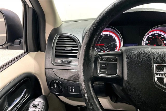 Used 2019 Dodge Grand Caravan SE w/ UConnect Hands-Free Group image 11