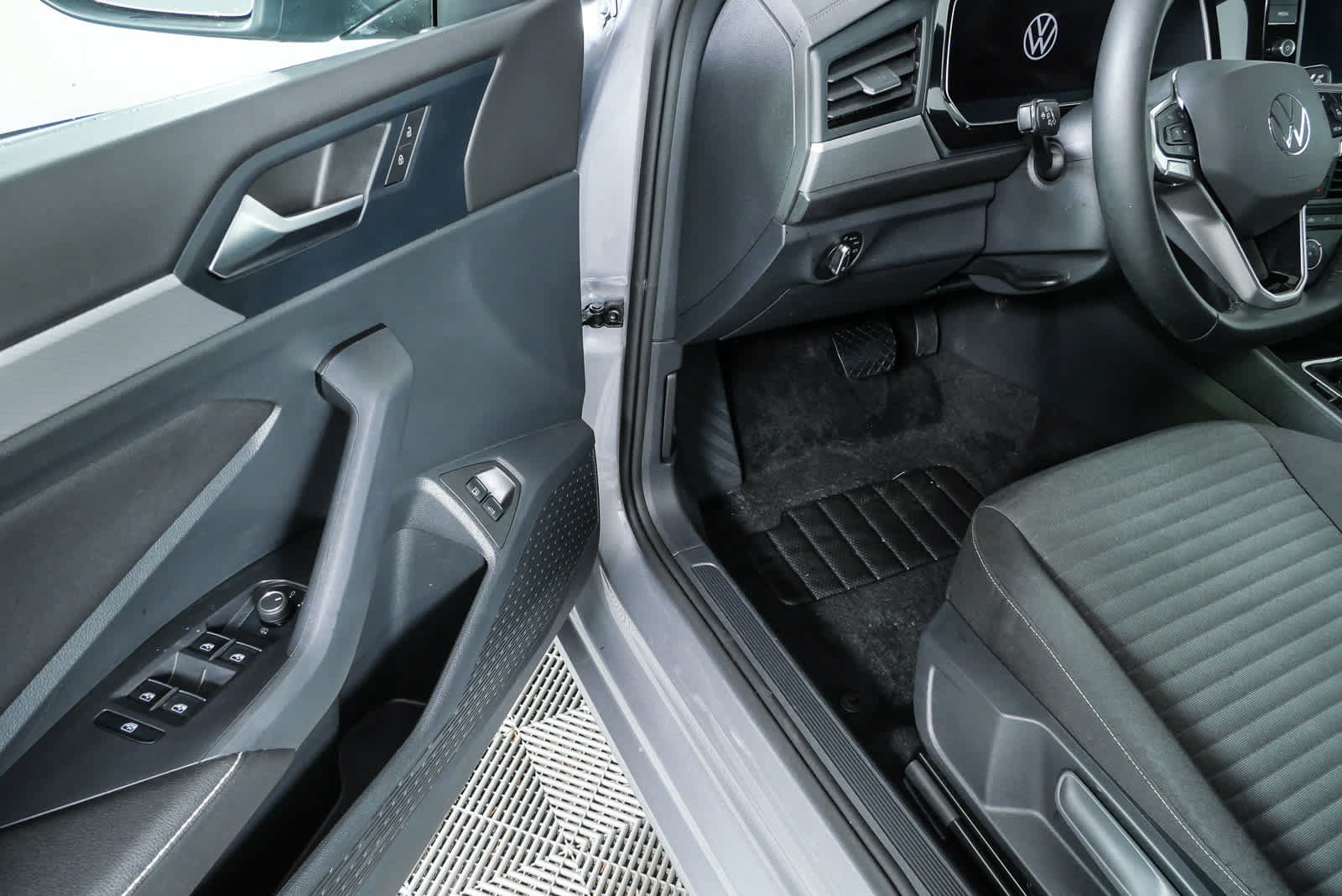 Certified 2024 Volkswagen Jetta S FWD image 10