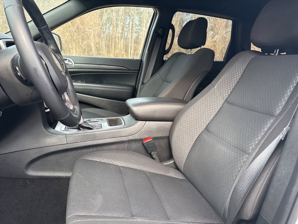 Used 2021 Jeep Grand Cherokee Laredo image 9