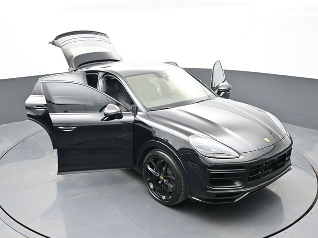 Certified 2022 Porsche Cayenne Turbo GT image 33