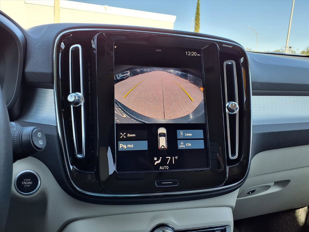 Used 2021 Volvo XC40 T4 Momentum w/ Protection Package Premier image 25