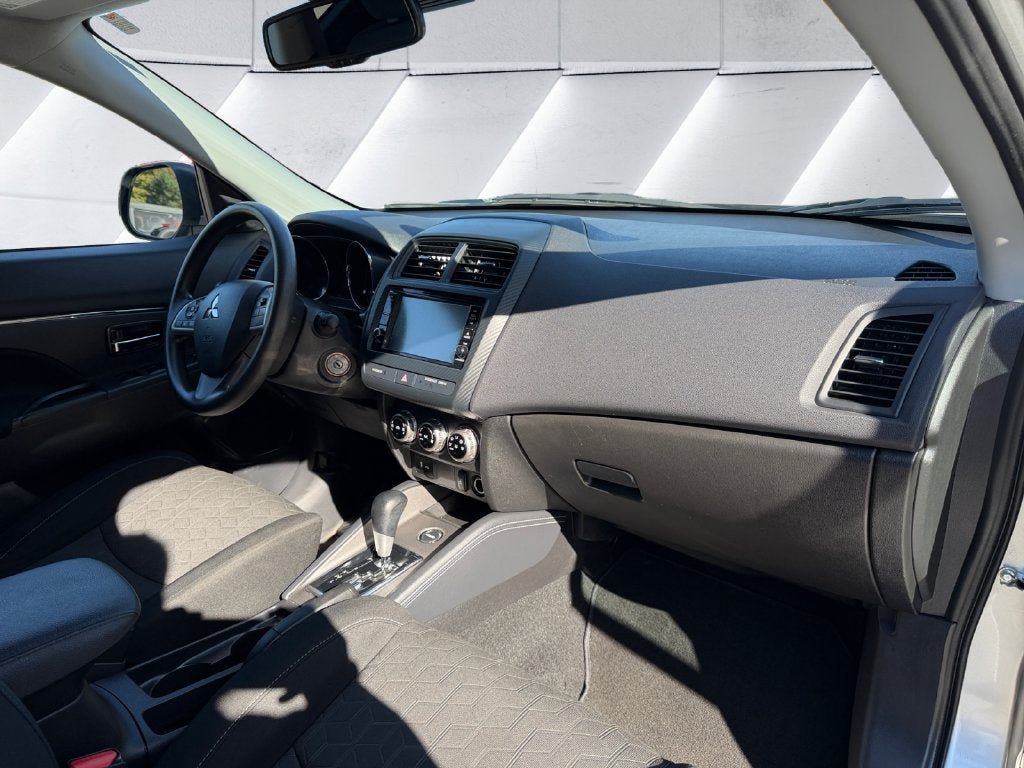 Used 2025 Mitsubishi Outlander Sport AWD image 16