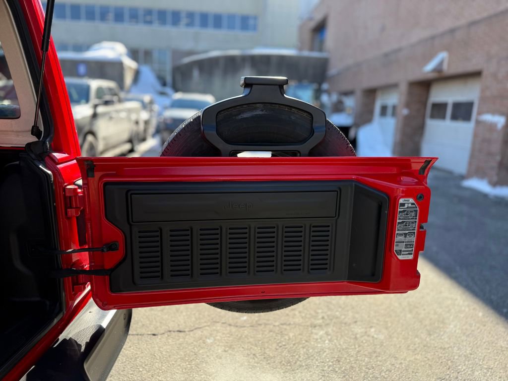 Used 2020 Jeep Wrangler Unlimited Sahara image 26