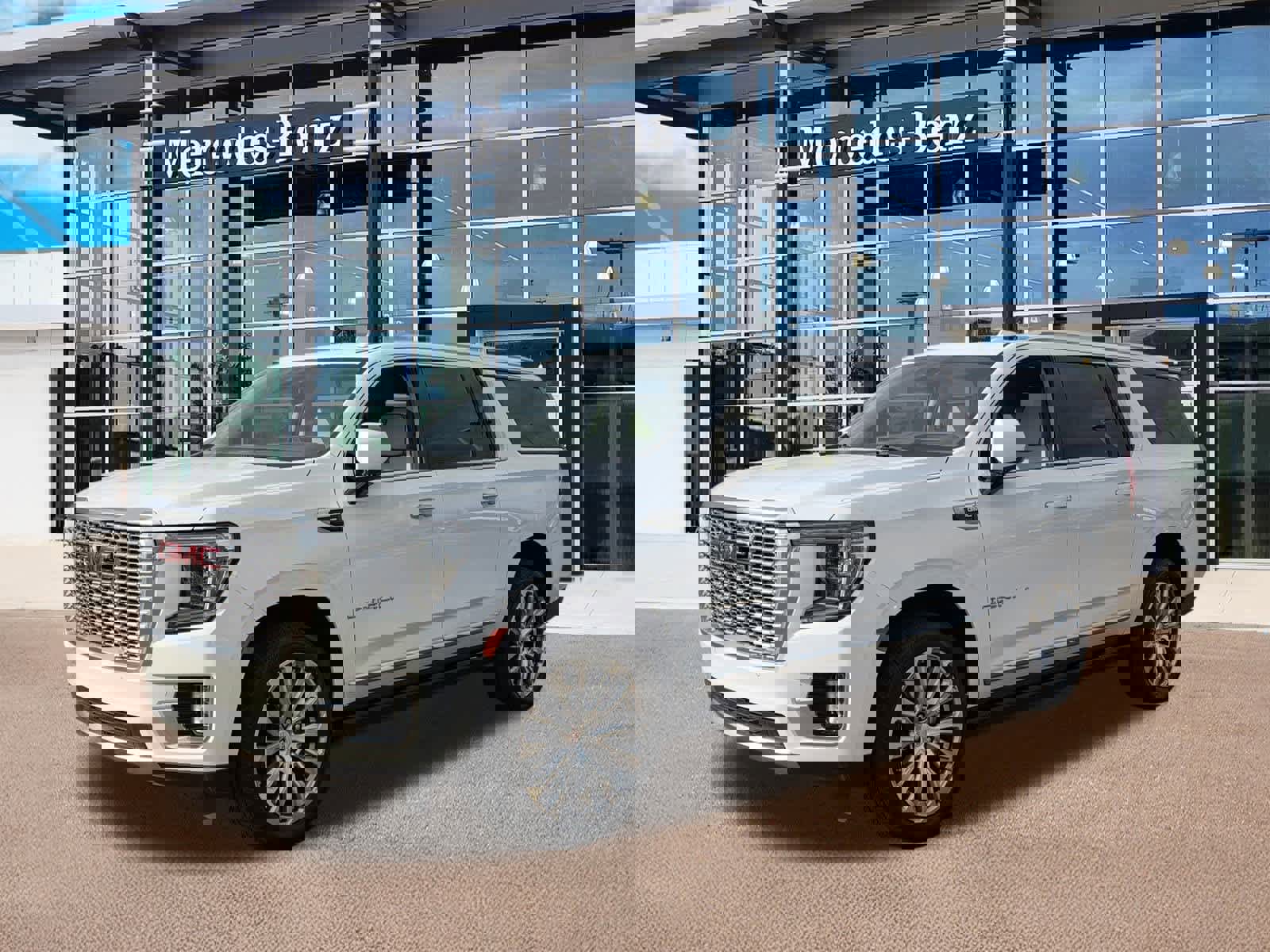 Used 2022 GMC Yukon XL Denali image 1