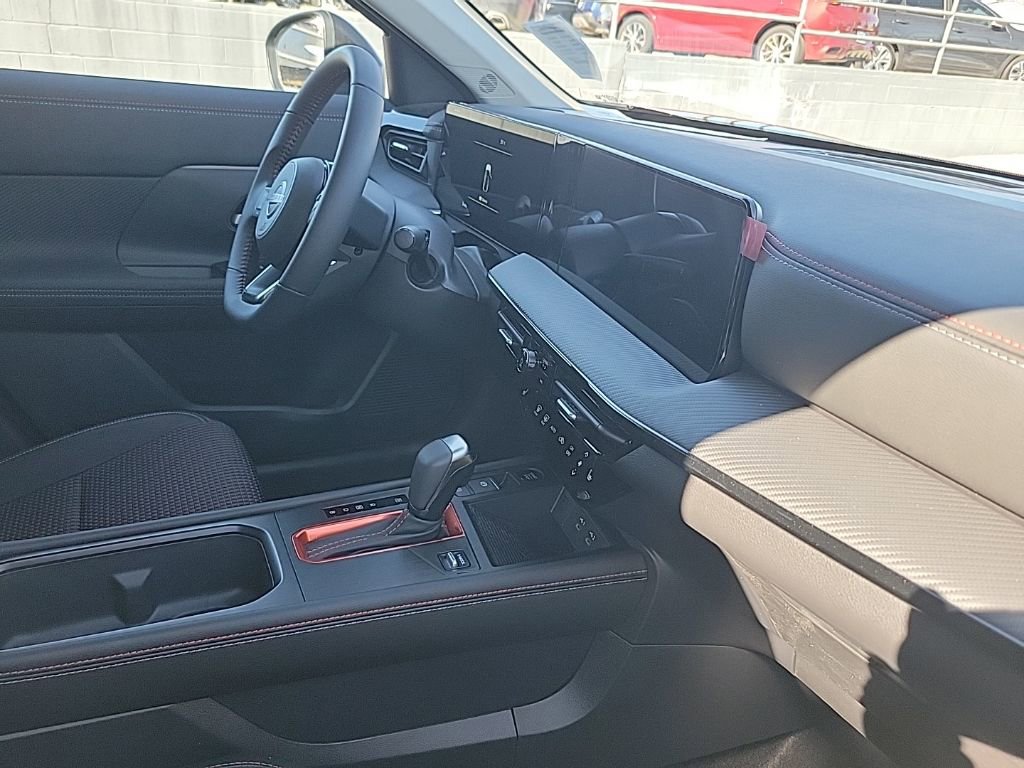 New 2026 Nissan Kicks SR w/ Cold Weather Package image 40