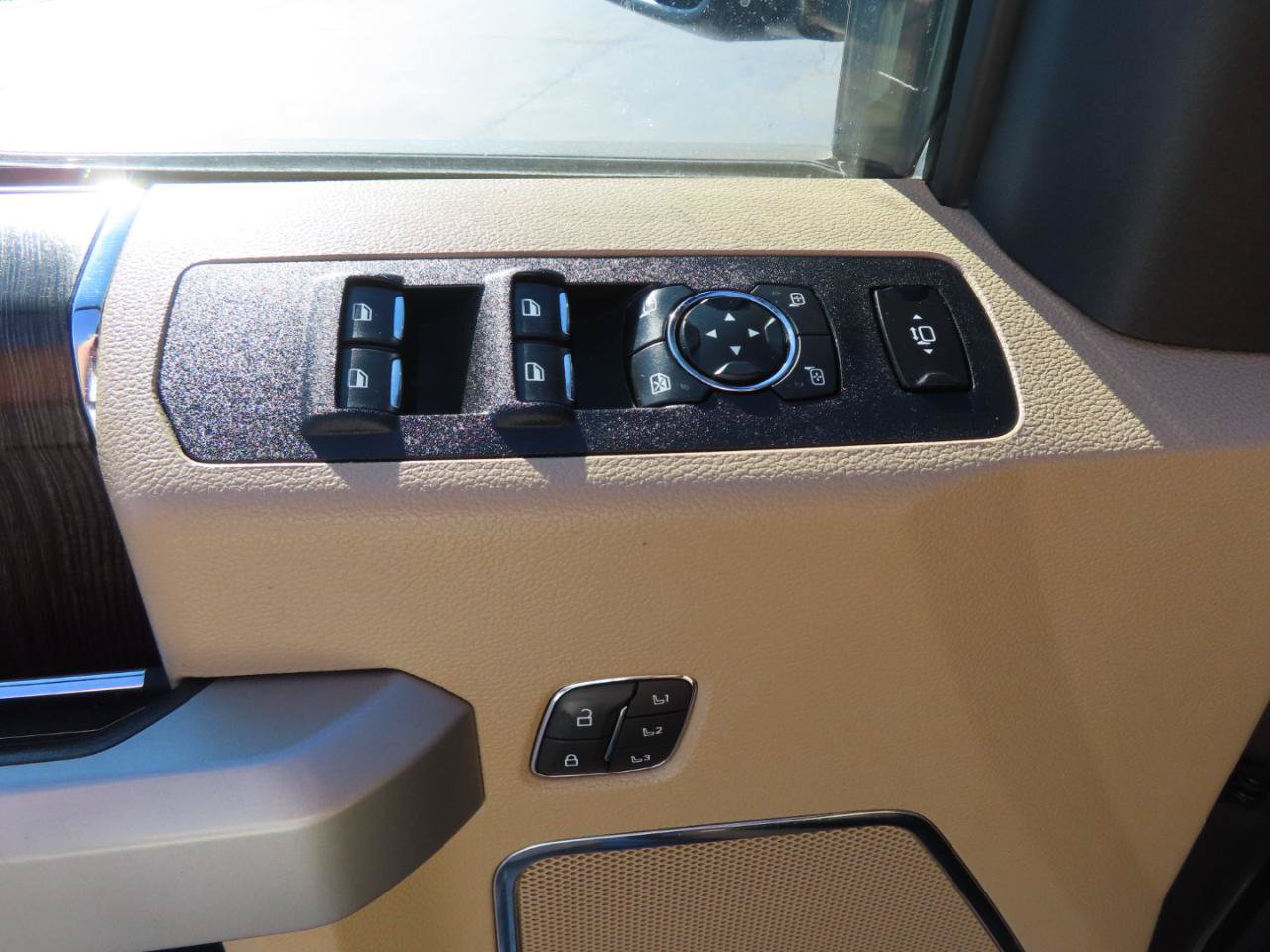 Used 2020 Ford F350 Lariat w/ Lariat Ultimate Package AWD/4WD image 28