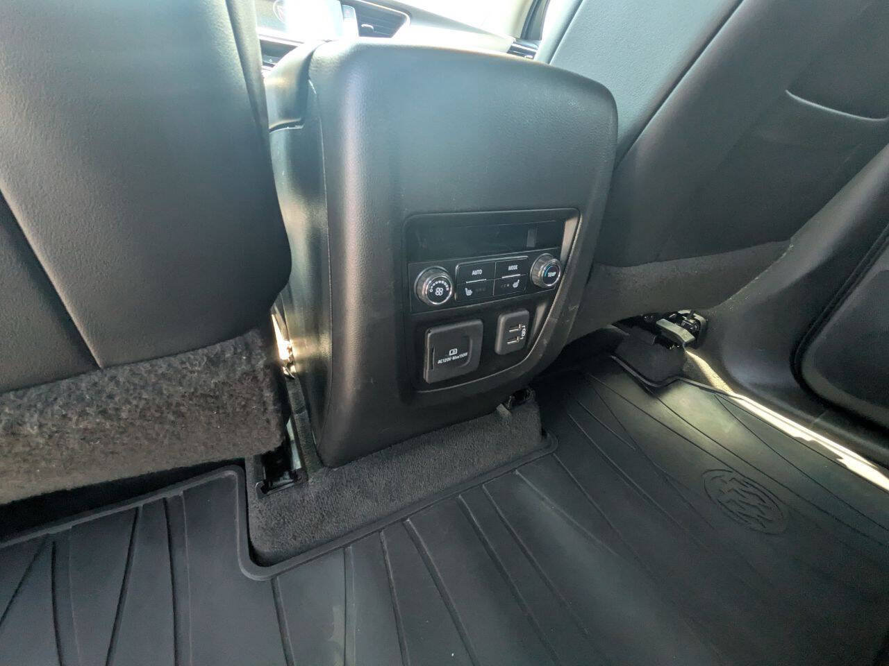 Used 2020 Buick Enclave Avenir w/ Avenir Technology Package AWD/4WD image 24