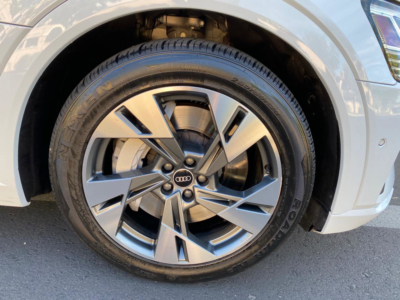 Used 2021 Audi e-tron Premium w/ Convenience Plus Package AWD/4WD image 18