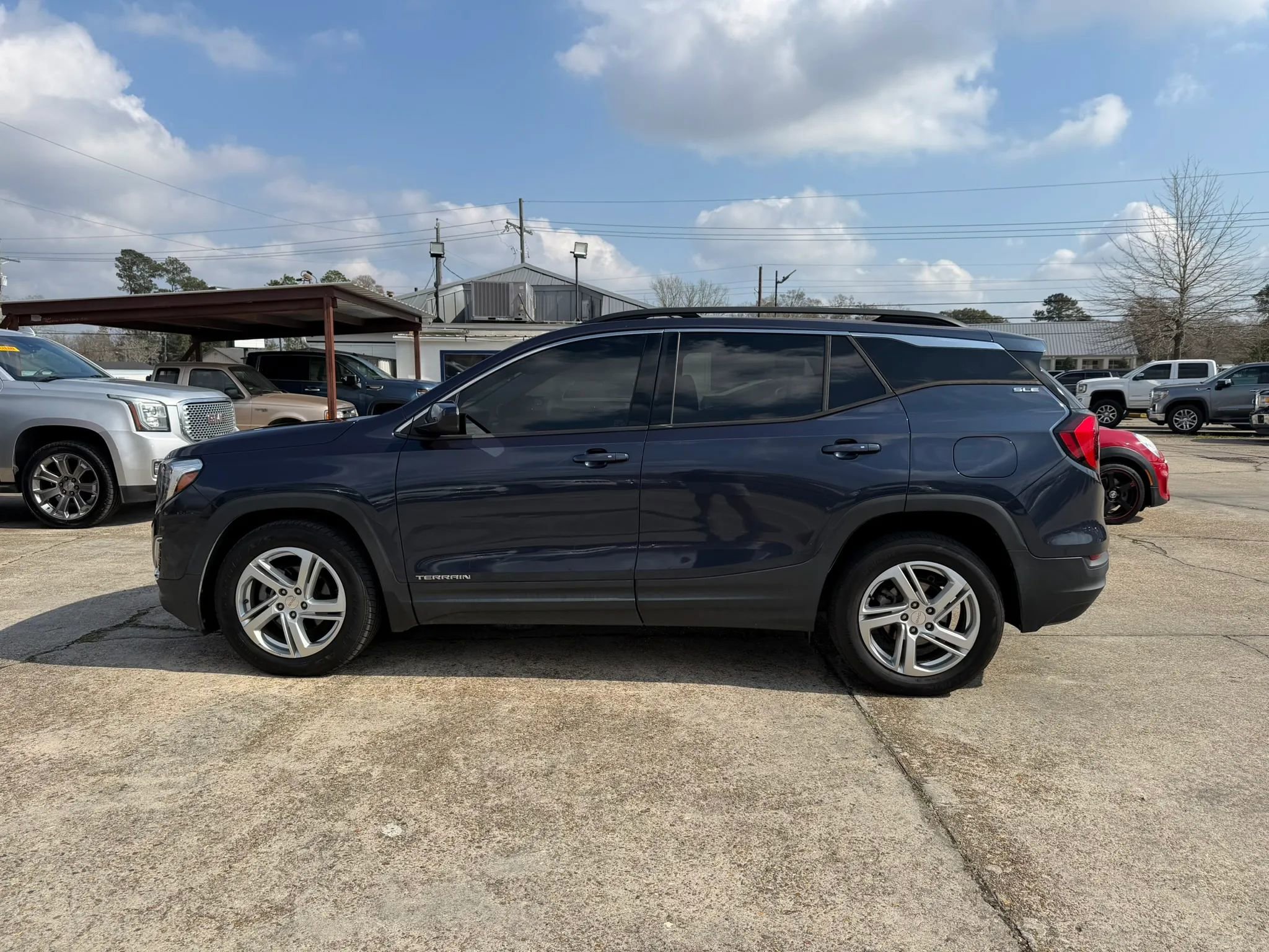 Used 2018 GMC Terrain SLE w/ Driver Convenience Package image 2