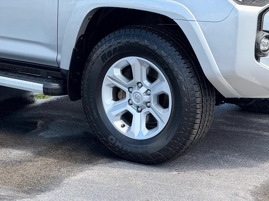 Used 2022 Toyota 4Runner SR5 Premium w/ Moonroof Package AWD/4WD image 25