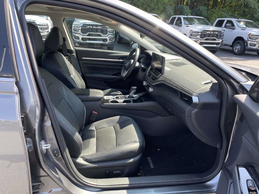 Used 2023 Nissan Altima 2.5 SL FWD image 12
