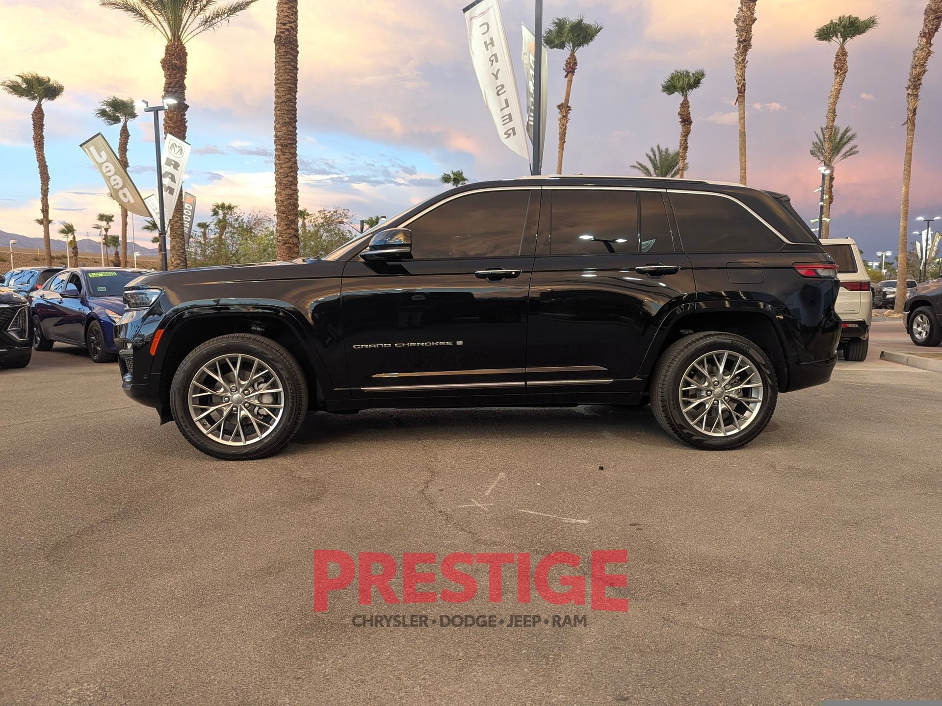 Used 2024 Jeep Grand Cherokee Summit w/ Adv Protech Group IV AWD/4WD image 12