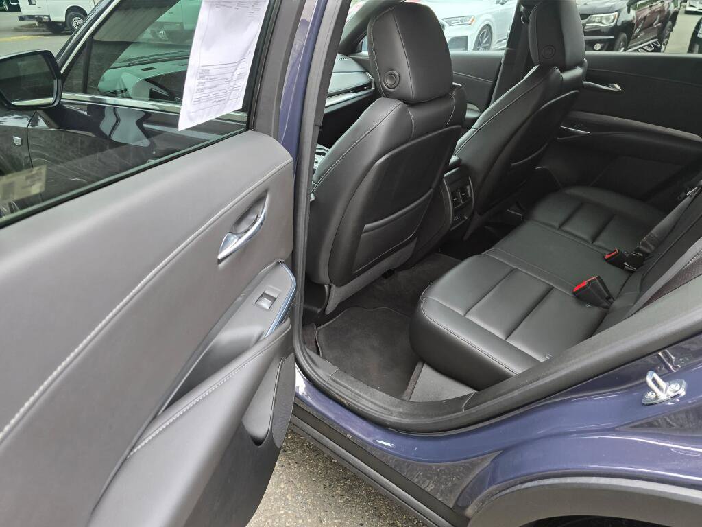 Used 2024 Cadillac XT4 Premium Luxury image 15