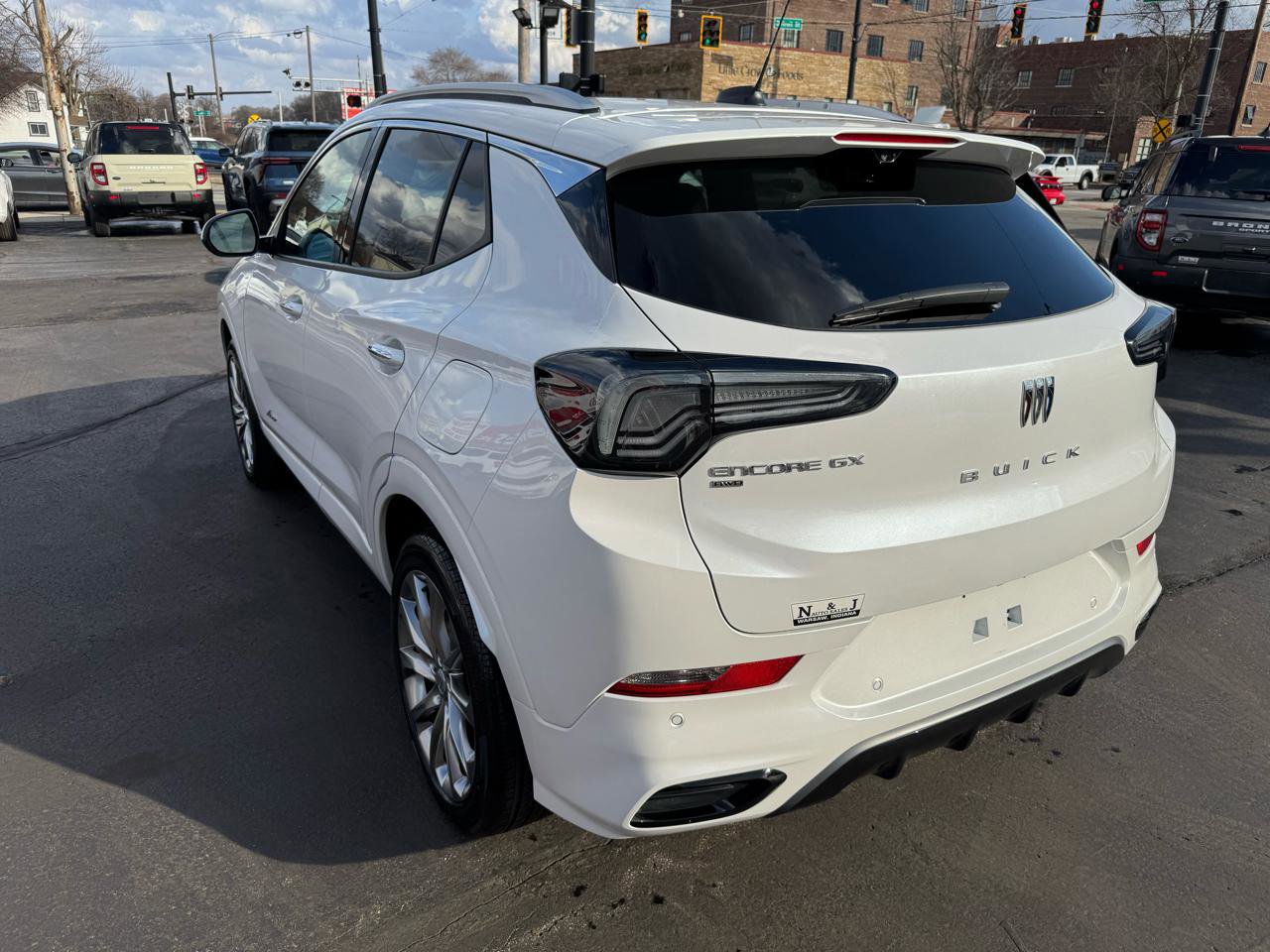 Used 2025 Buick Encore GX Avenir w/ Avenir Technology Package AWD/4WD image 7