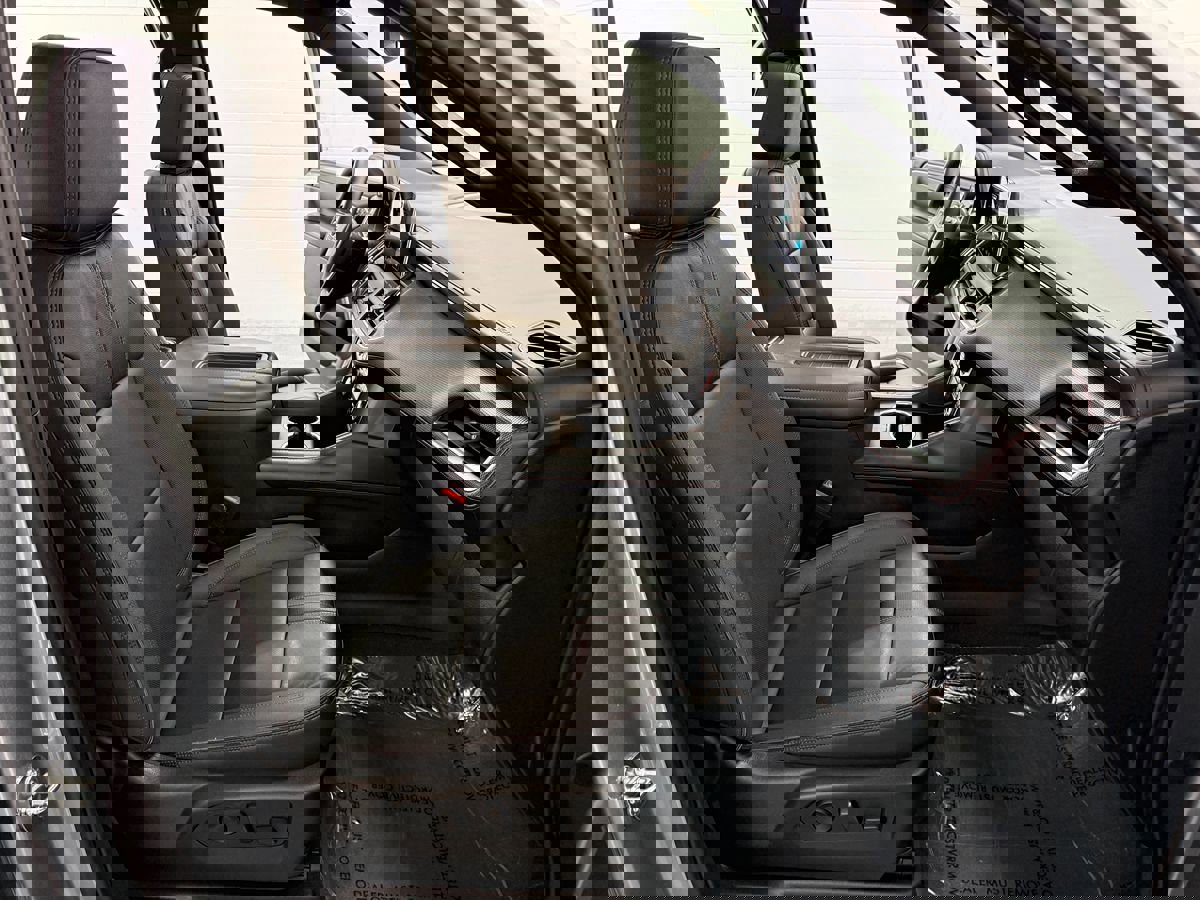 Used 2024 Chevrolet Suburban RST w/ Luxury Package image 19