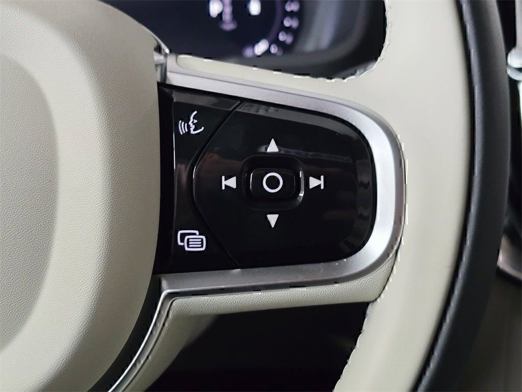 New 2026 Volvo XC90 B6 Ultra w/ Protection Package image 30