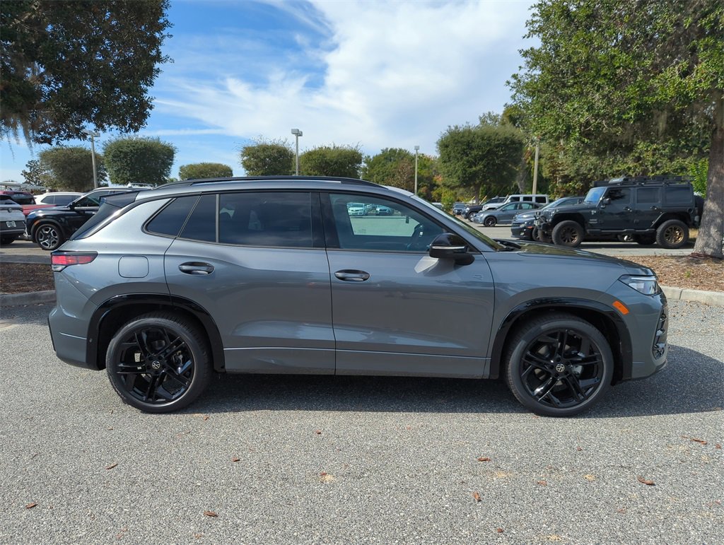 New 2026 Volkswagen Tiguan SE R-Line image 3