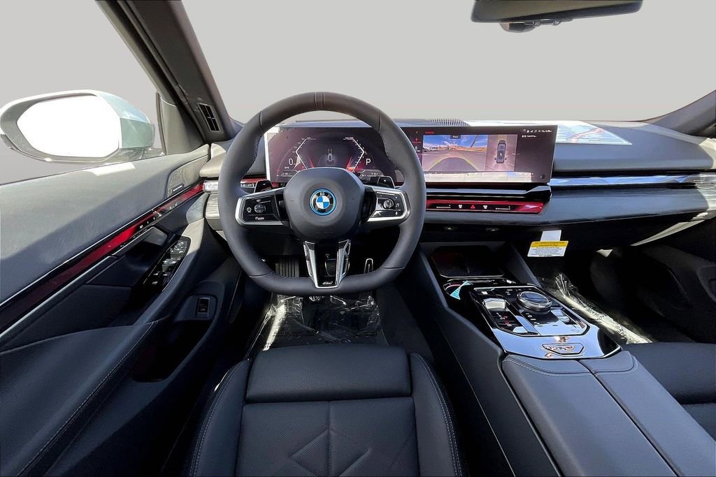 New 2026 BMW 550e xDrive AWD/4WD image 8