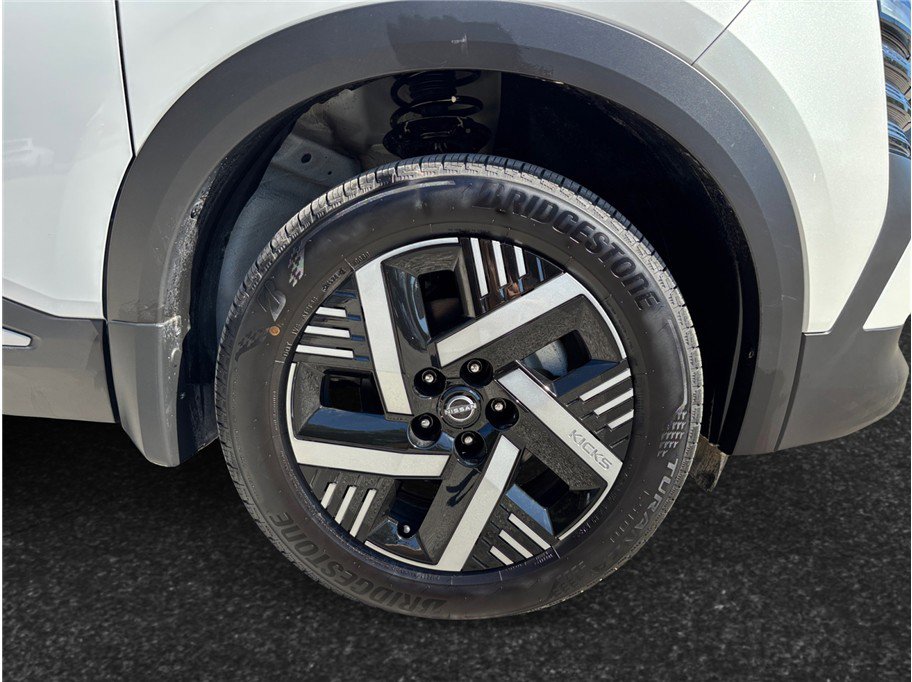 Used 2025 Nissan Kicks SV image 13