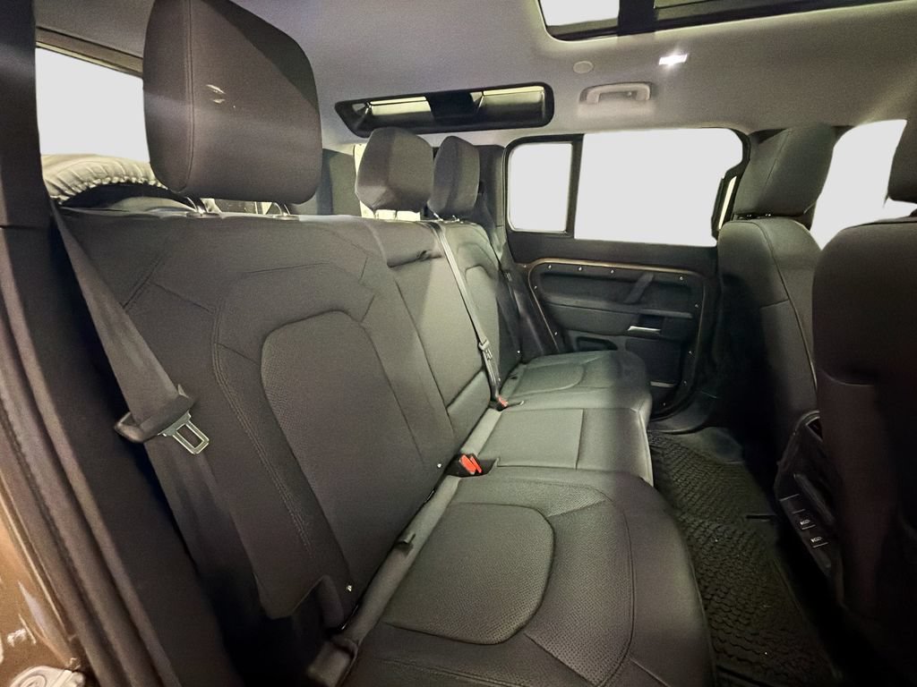 Used 2026 Land Rover Defender 110 S AWD/4WD image 28