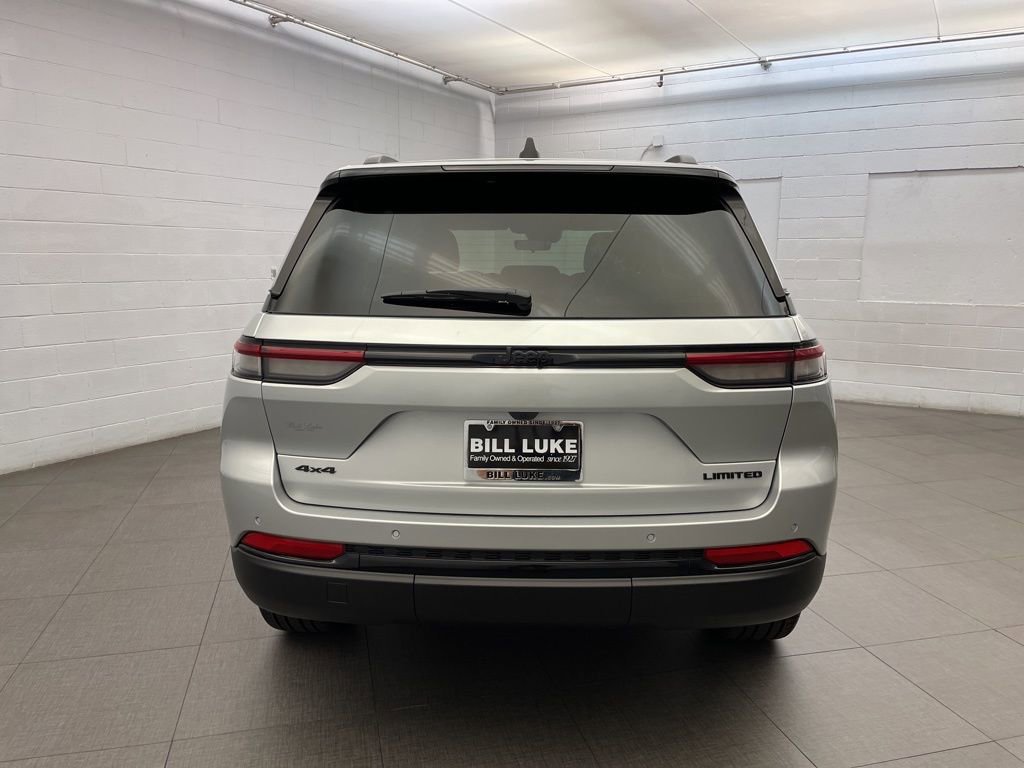 New 2025 Jeep Grand Cherokee Limited w/ Black Appearance Package image 4