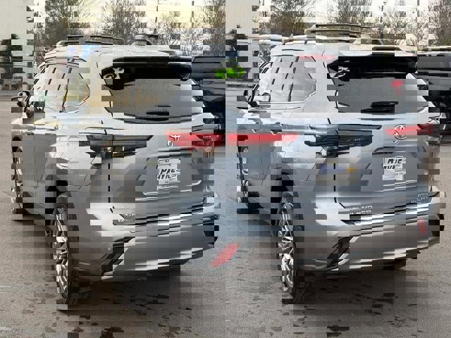 Used 2022 Toyota Highlander Platinum image 26