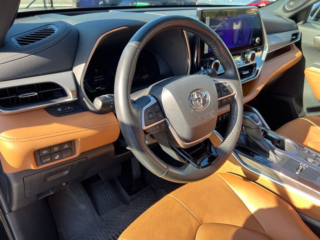 Used 2023 Toyota Highlander Platinum AWD/4WD image 15
