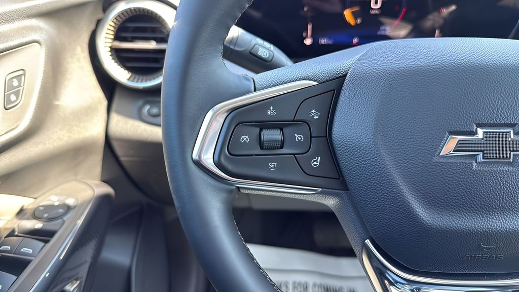 Used 2025 Chevrolet Trax ACTIV w/ Sunroof Package FWD image 37