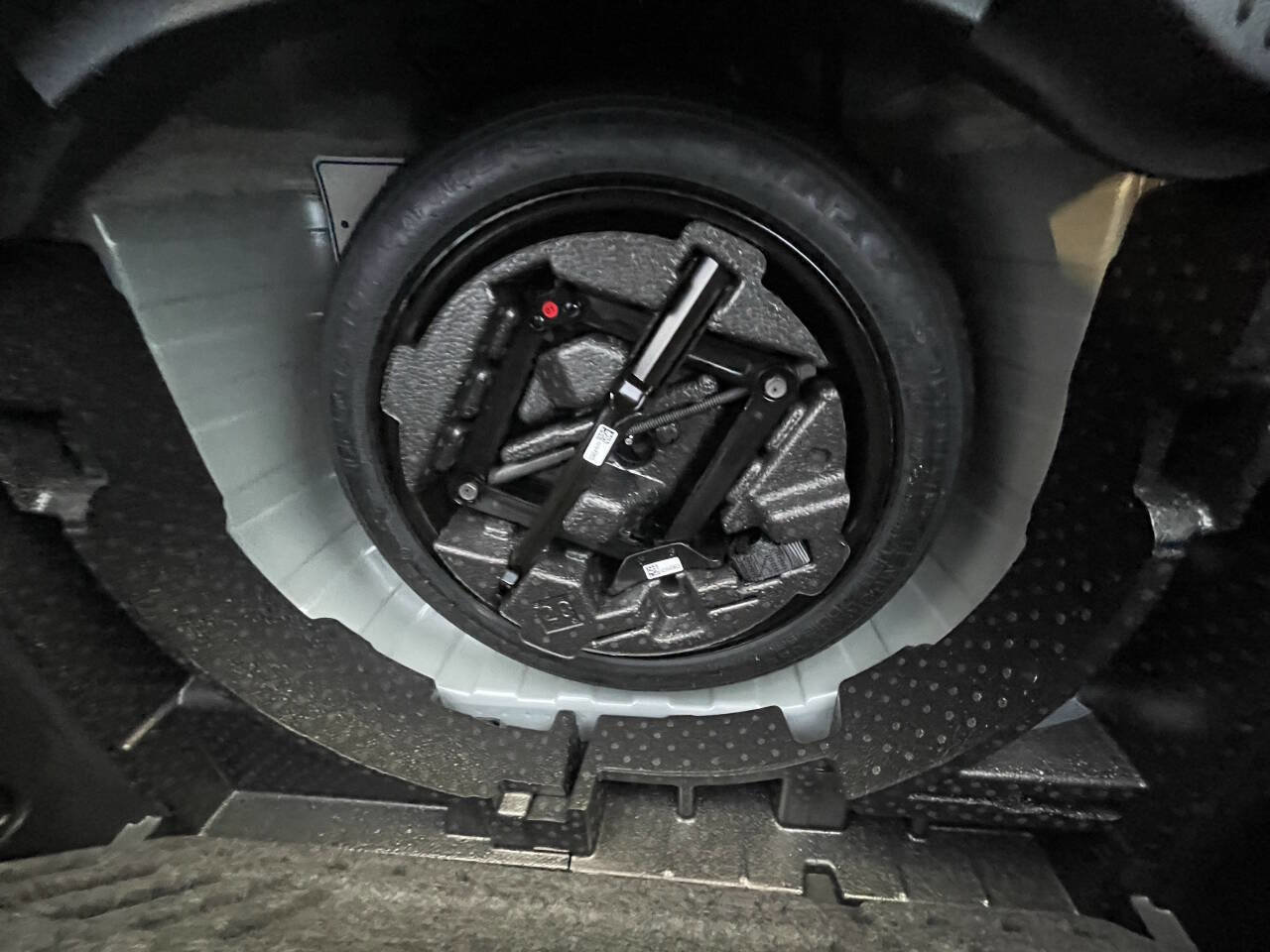 Used 2022 Chevrolet Trax LT w/ LT Convenience Package image 16