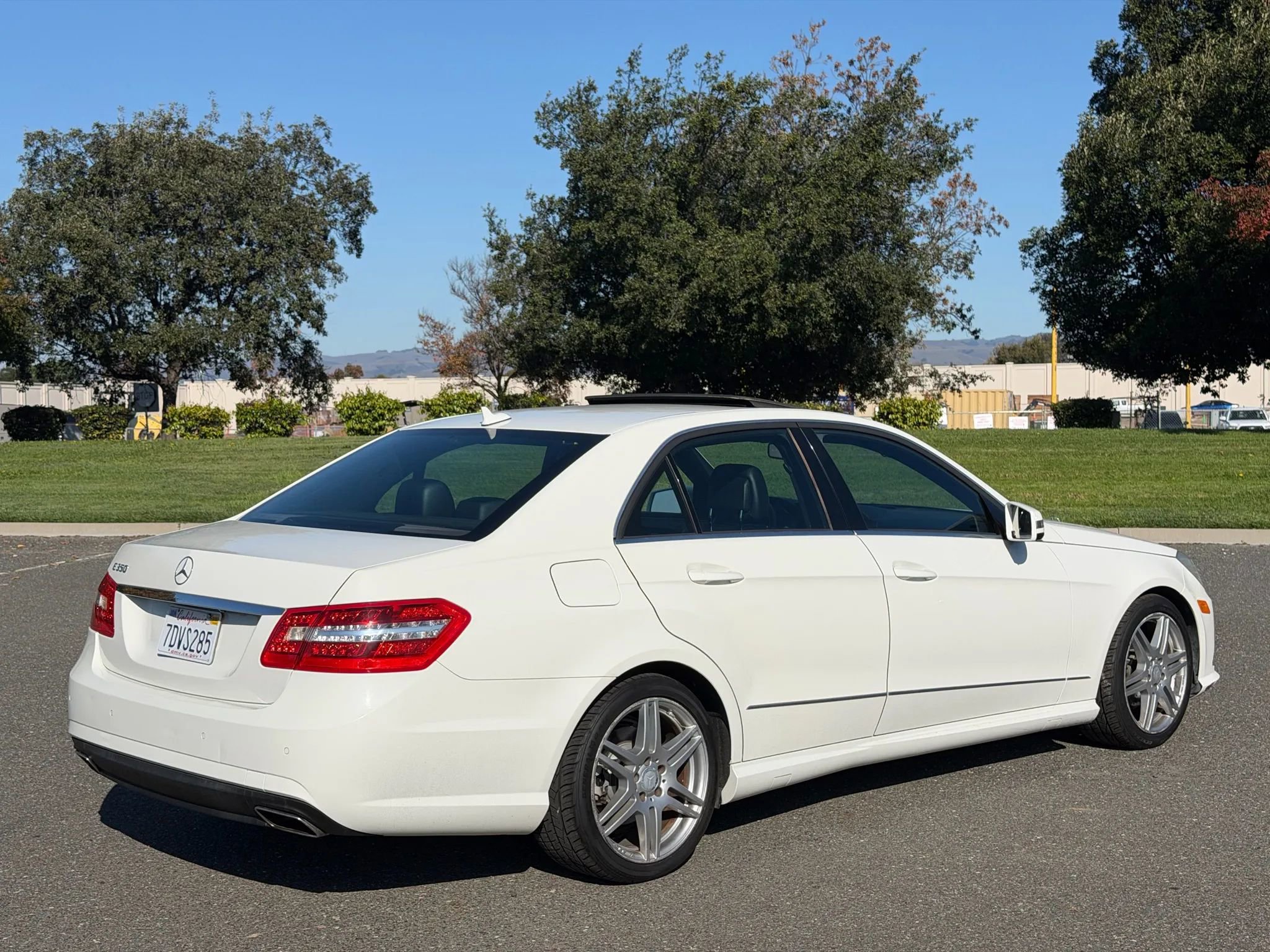 Used 2010 Mercedes-Benz E 350 E 350 Sedan 4D image 4