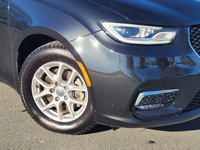 Used 2023 Chrysler Pacifica Touring-L image 10