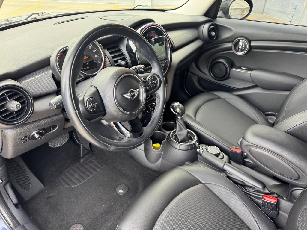 Used 2016 MINI Cooper 4-Door Hardtop image 9