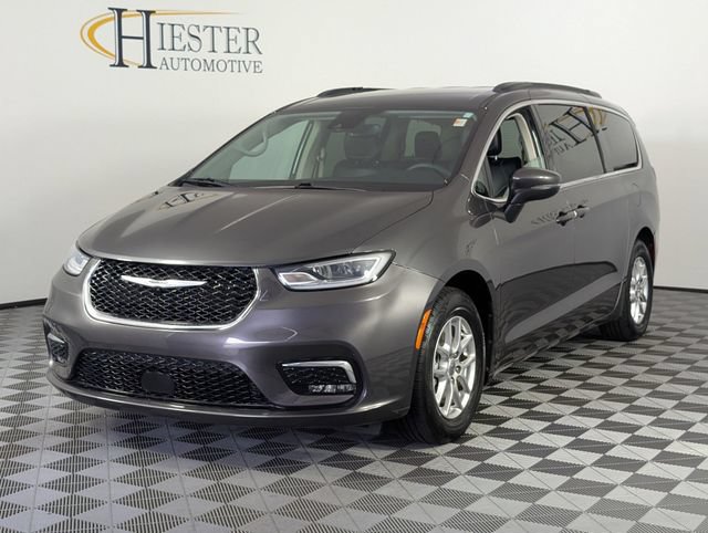 Used 2022 Chrysler Pacifica Touring-L FWD image 4