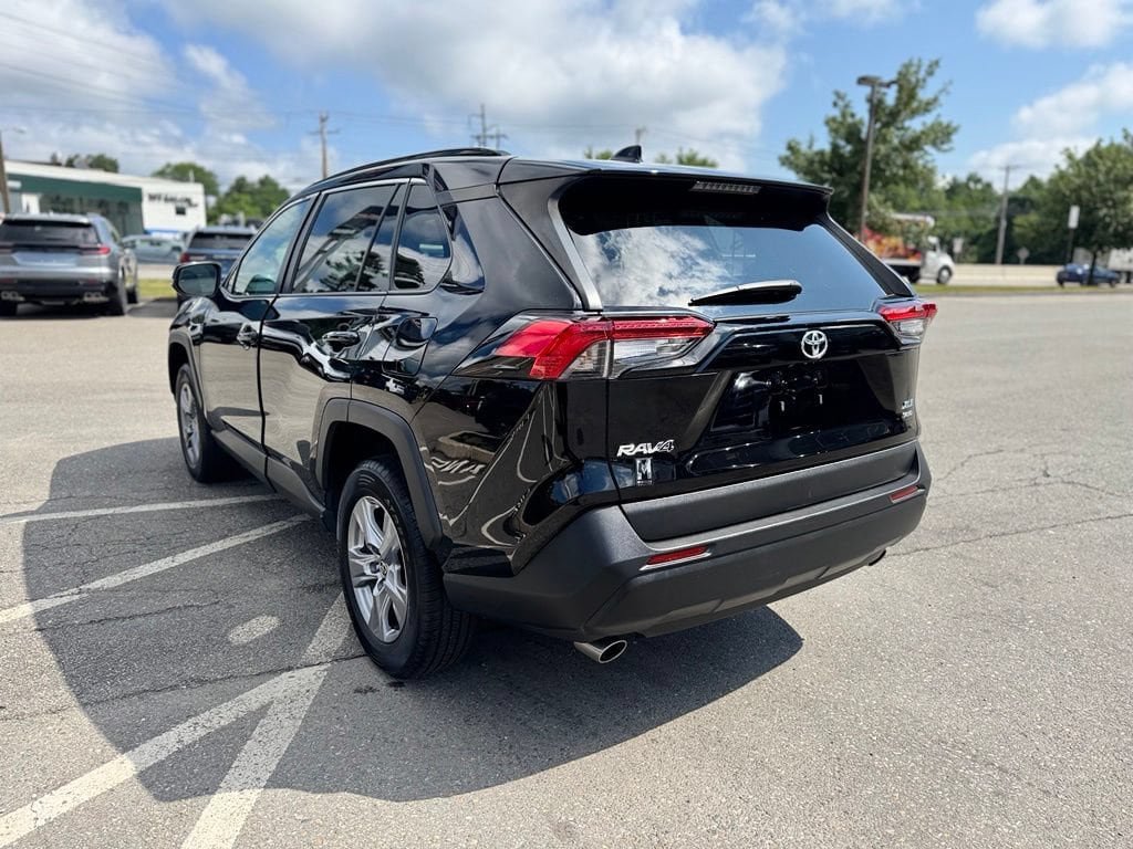 Used 2022 Toyota RAV4 XLE w/ Convenience Package AWD/4WD image 4
