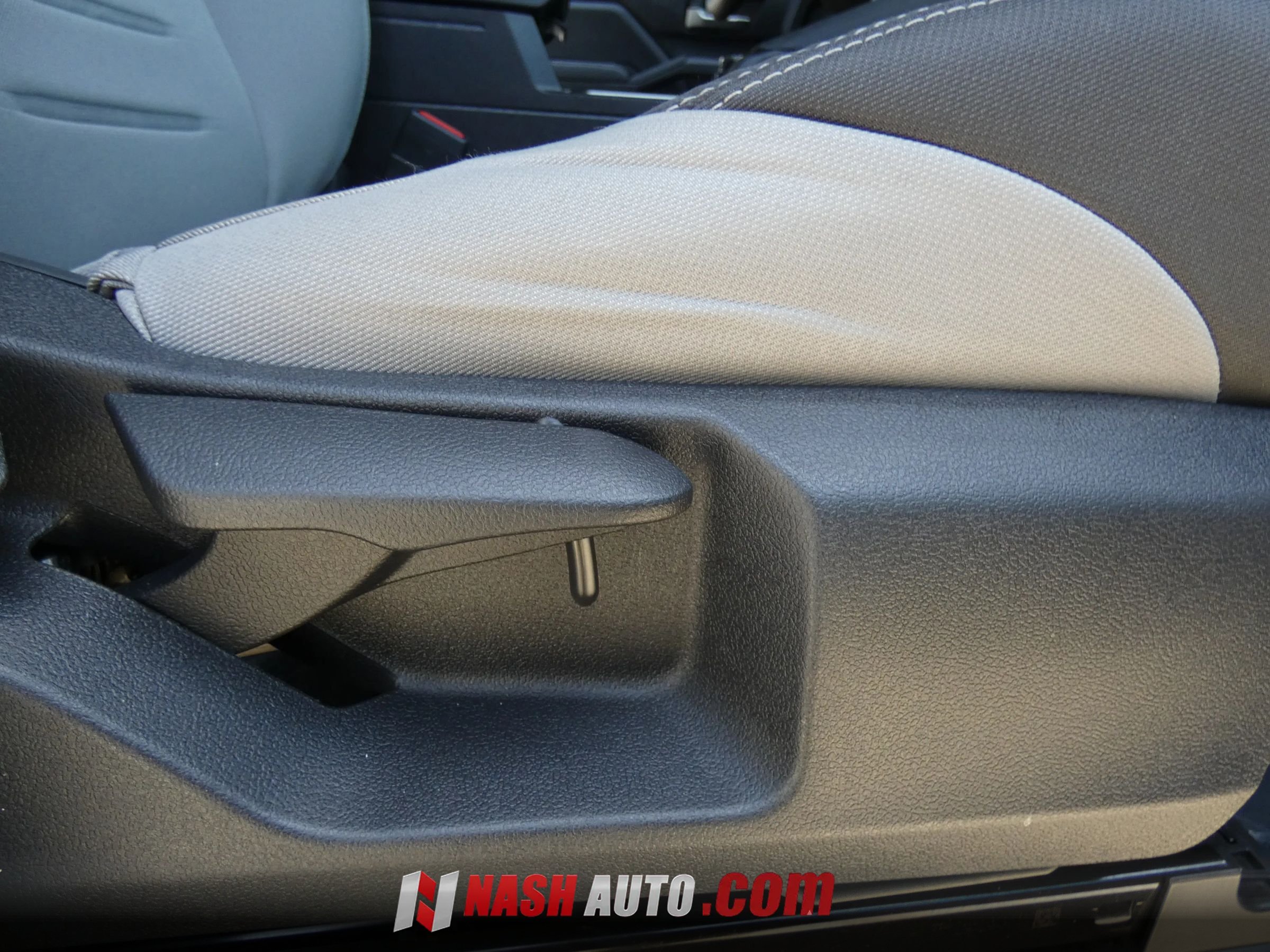 Used 2025 Toyota Tacoma TRD Sport AWD/4WD image 34