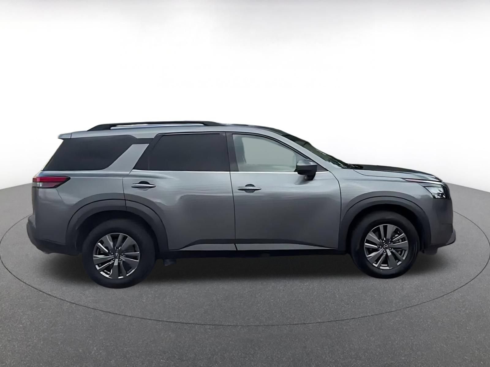 Used 2025 Nissan Pathfinder SV AWD/4WD image 13