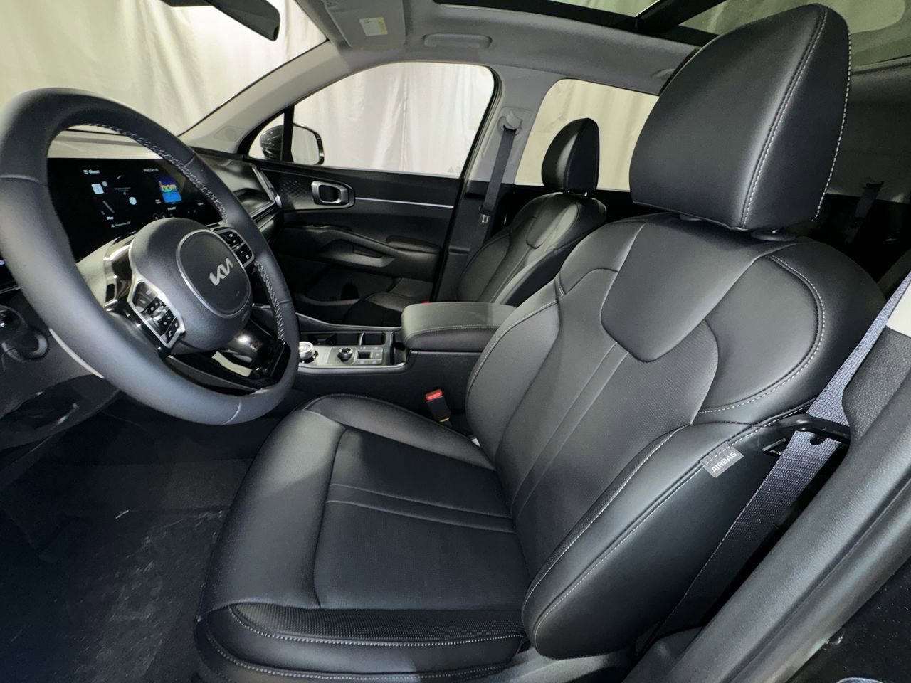 Certified 2025 Kia Sorento EX w/ EX Panoramic Sunroof Package image 3