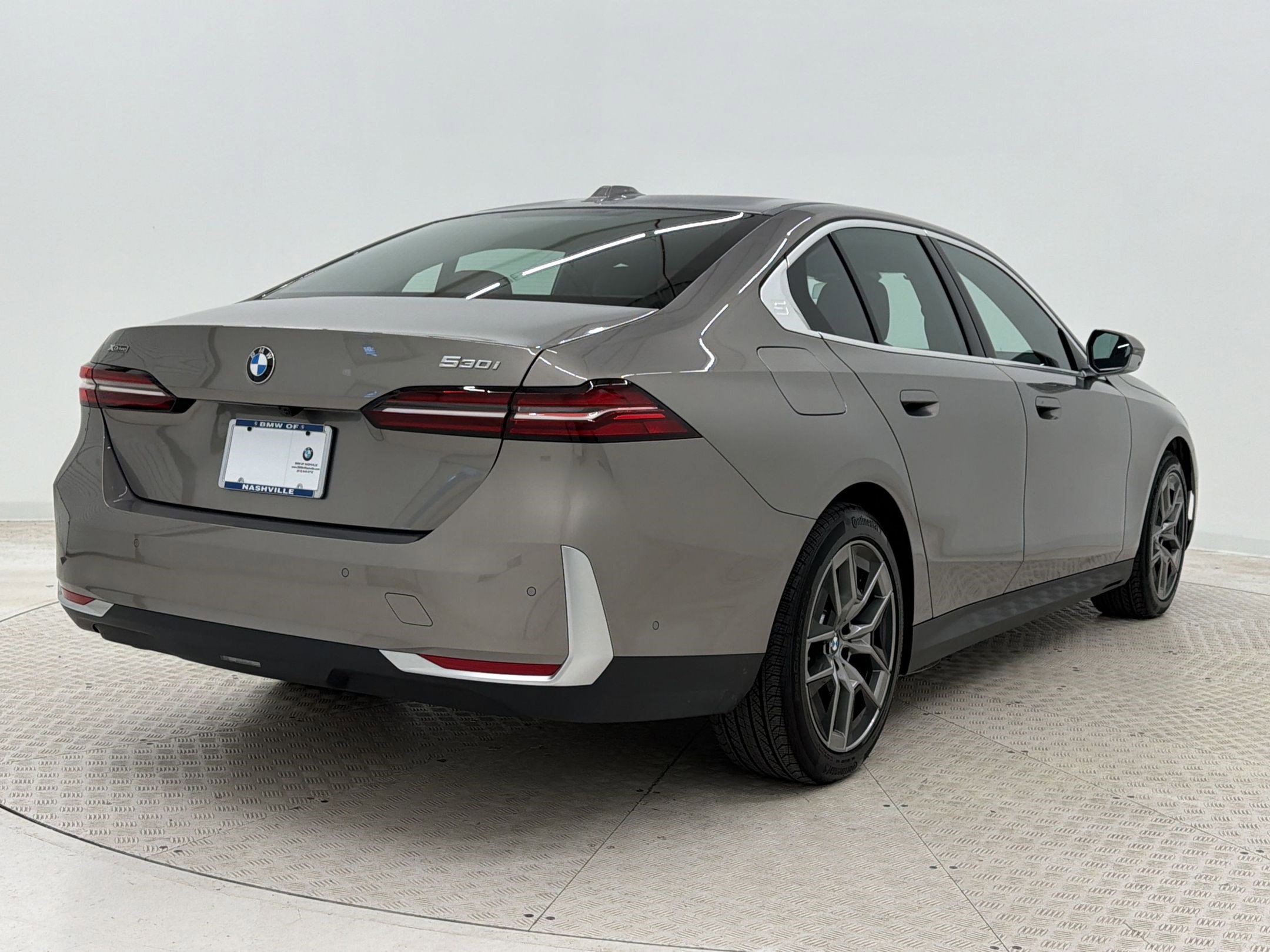 Certified 2026 BMW 530i xDrive w/ Premium Package AWD/4WD image 9