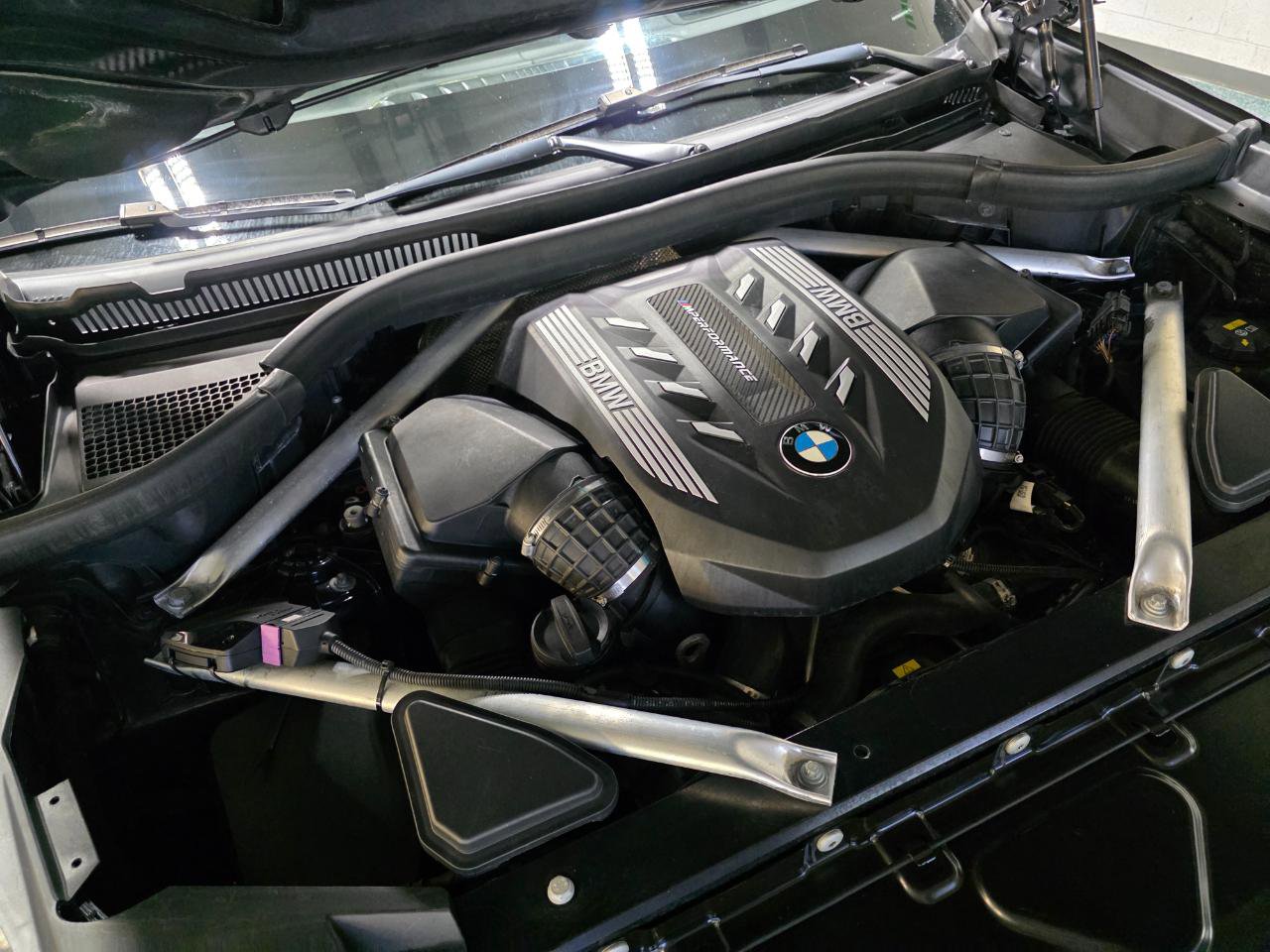 Used 2020 BMW X5 M50i w/ Executive Package image 54