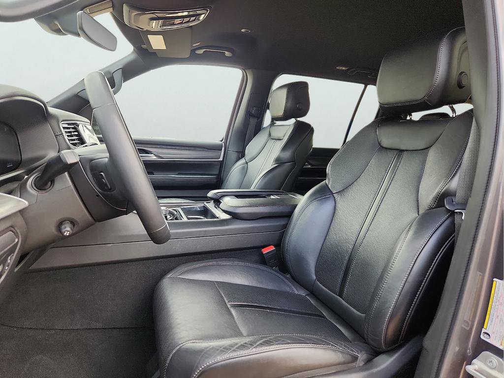 Used 2024 Jeep Wagoneer Series II w/ Flexible Seating Group image 14