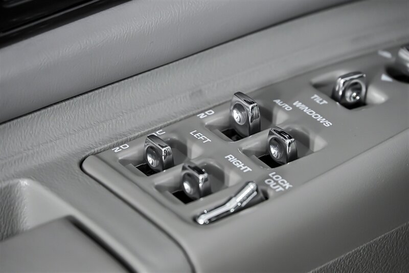 Used 1994 Chevrolet Impala SS RWD image 15