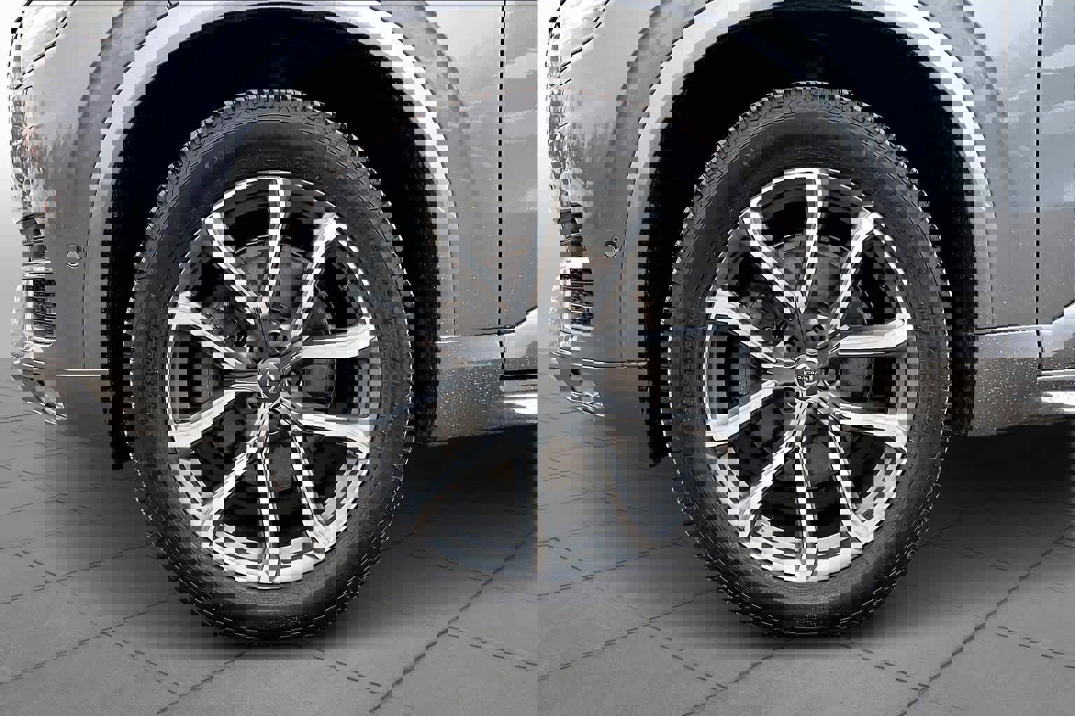 Used 2017 Volvo XC90 T6 Momentum w/ Vision Package image 11